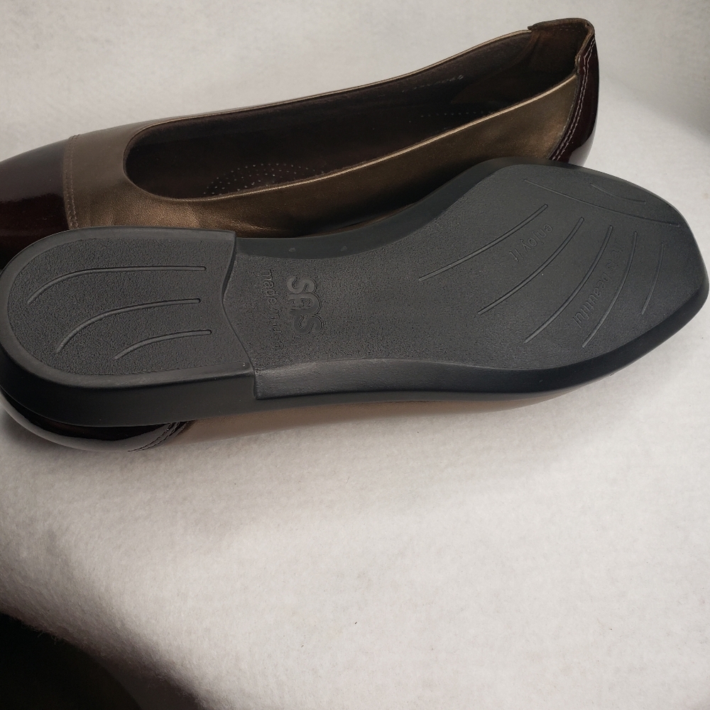 SAS 'Coco' Flats in Burnished Brass & Brown - Women's size 9M - Picture 9 of 12